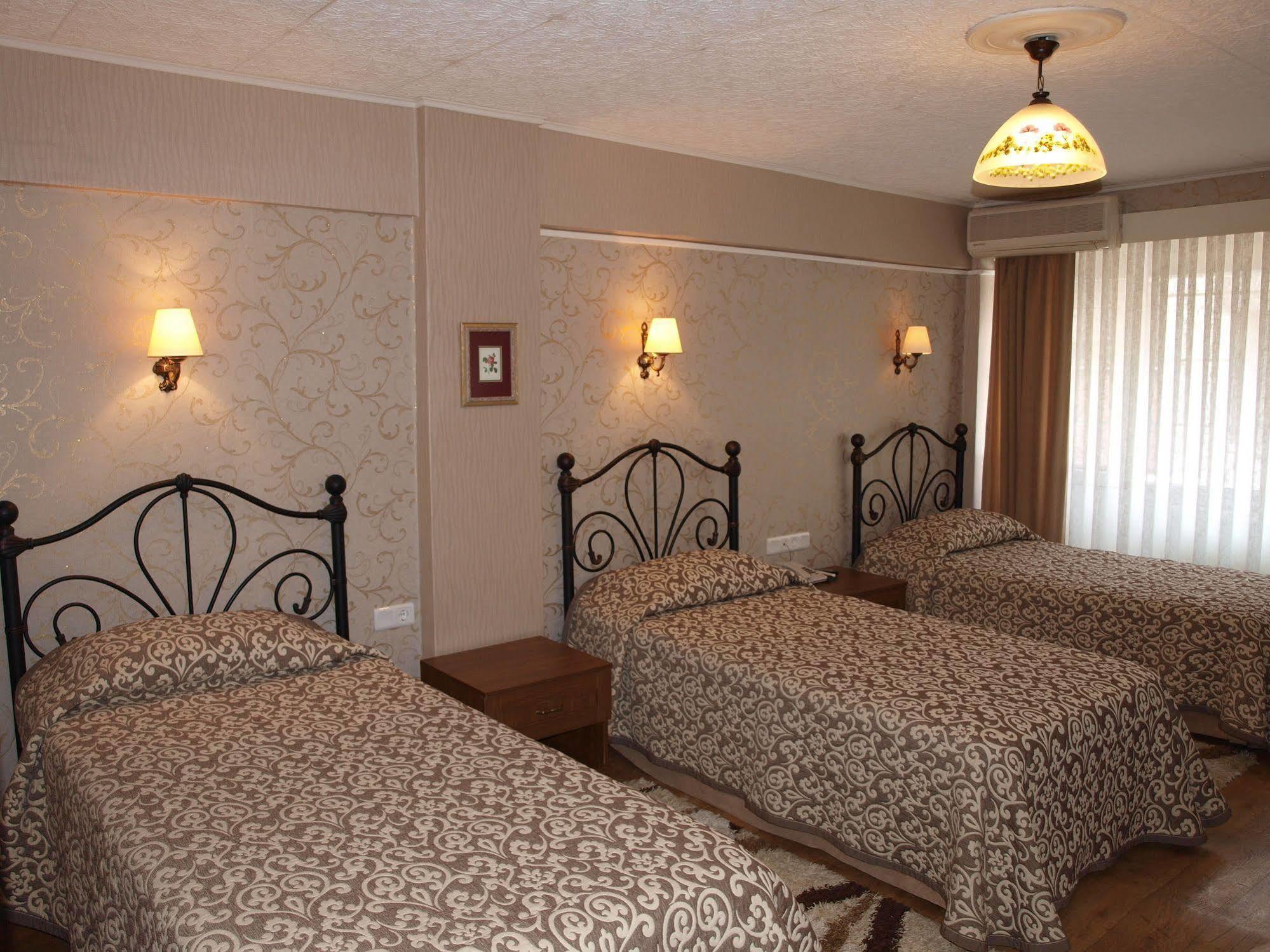 Hotel Nezih Istanboel Buitenkant foto