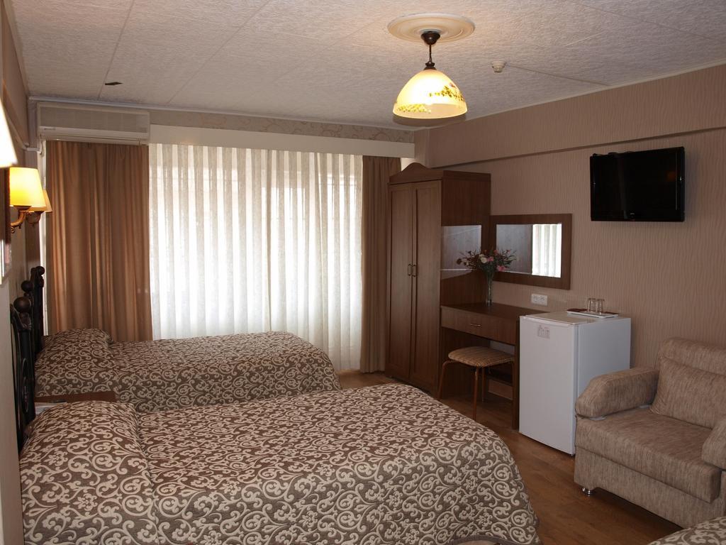 Hotel Nezih Istanboel Buitenkant foto